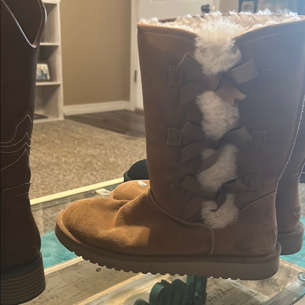 Koolaburra Tan Winter Boots with Fur Lining